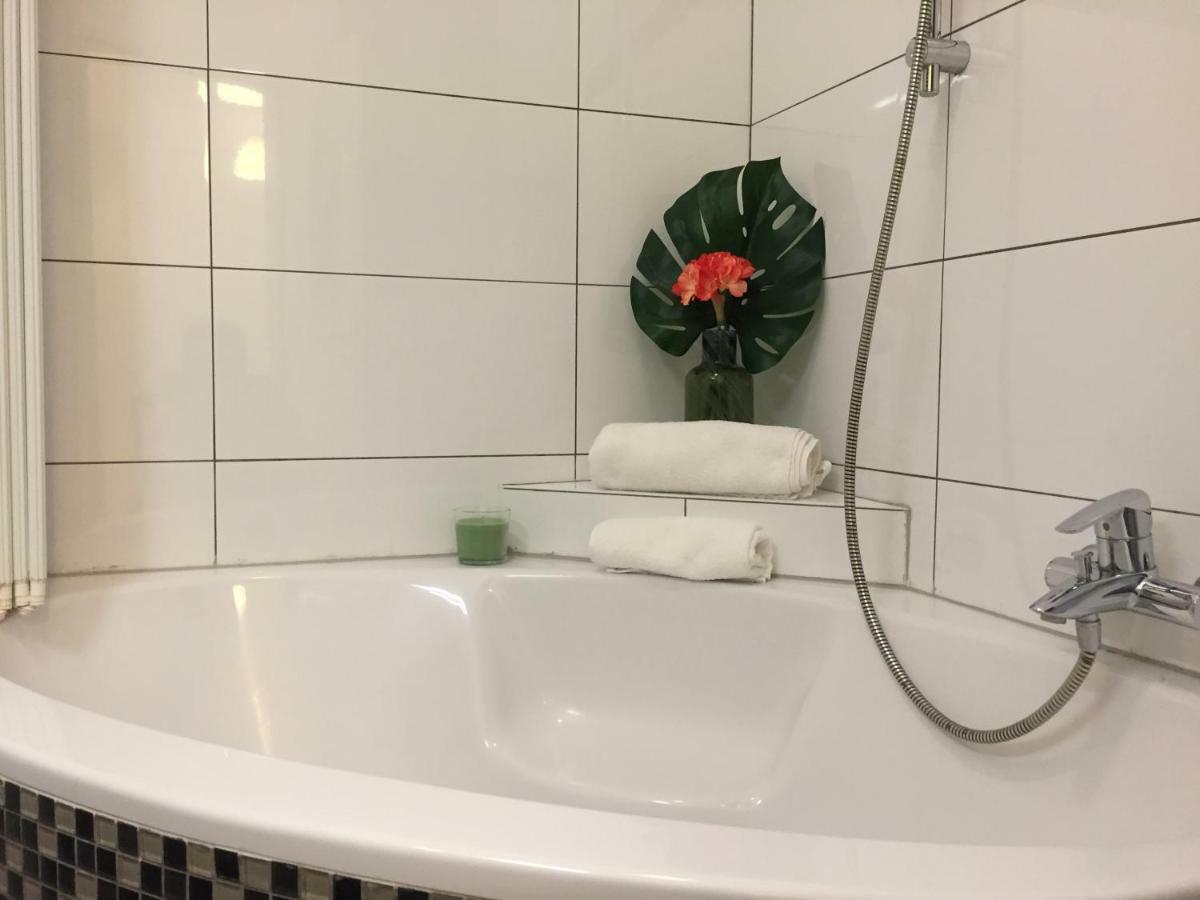 Schoenbrunn Apartment Wina Bagian luar foto