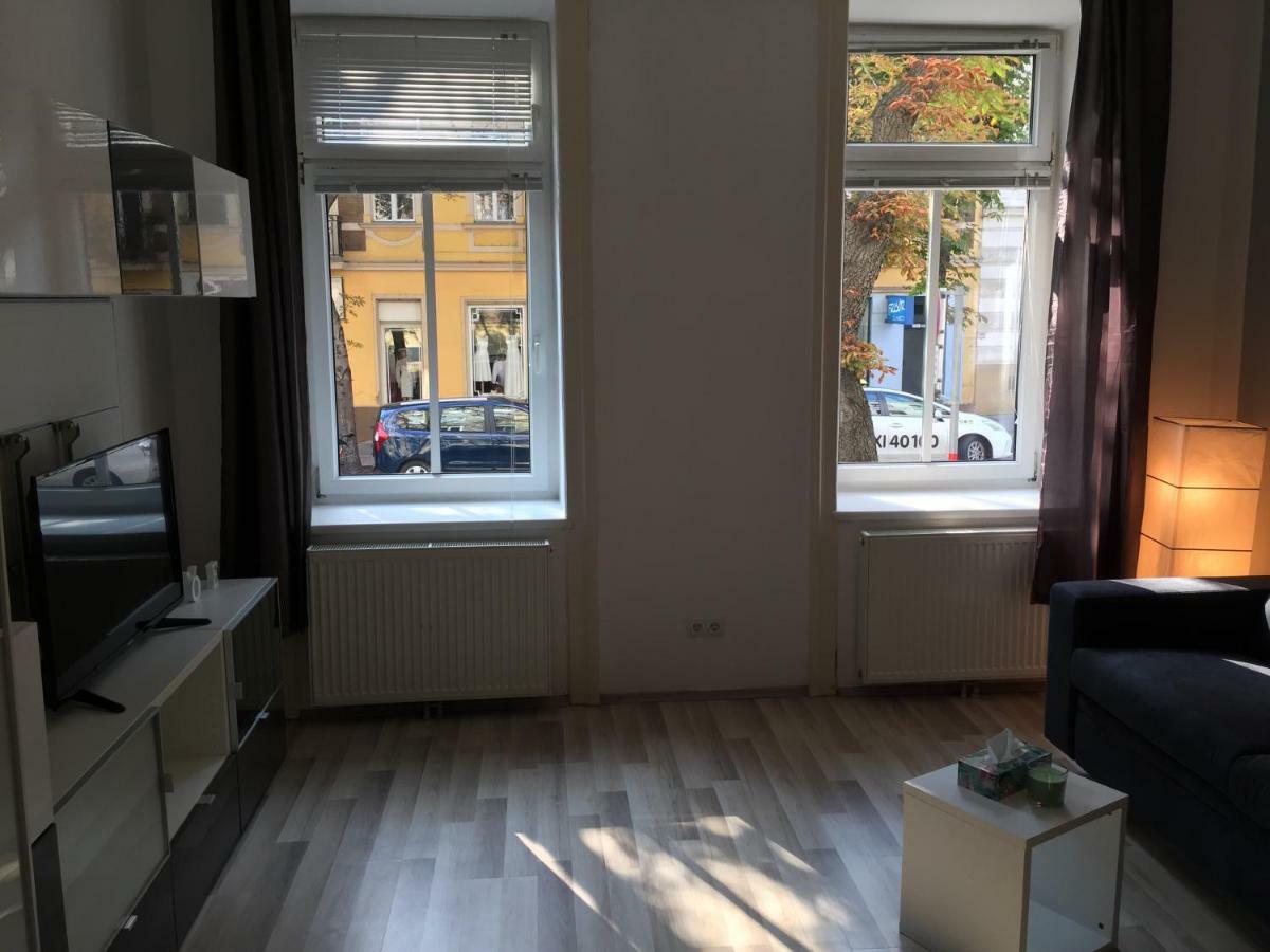 Schoenbrunn Apartment Wina Bagian luar foto