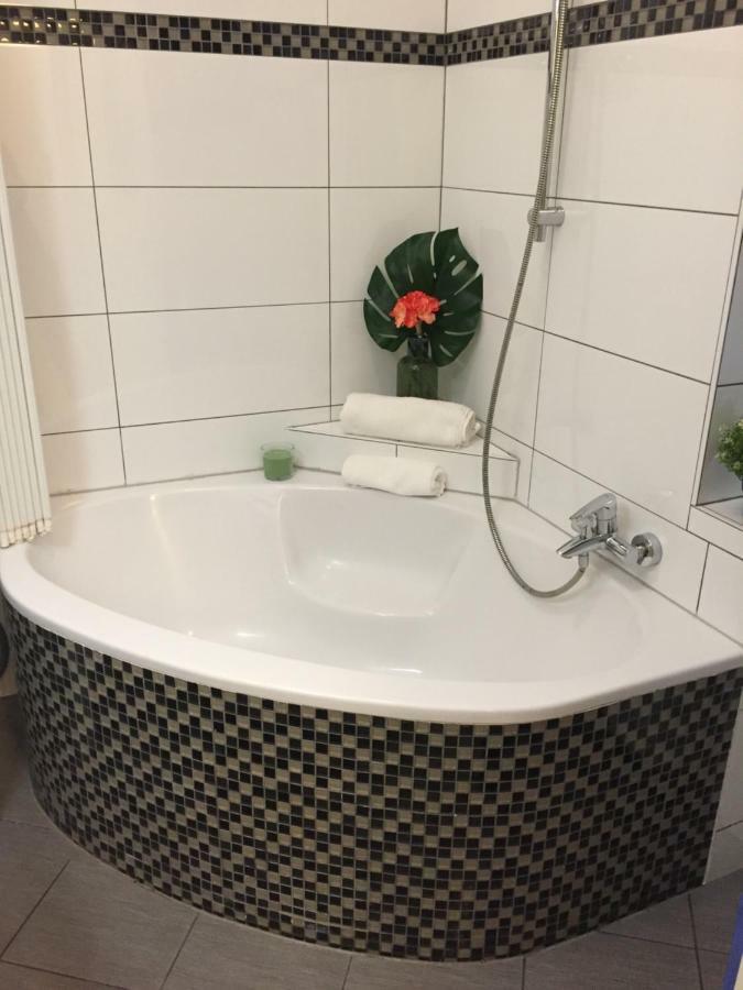 Schoenbrunn Apartment Wina Bagian luar foto