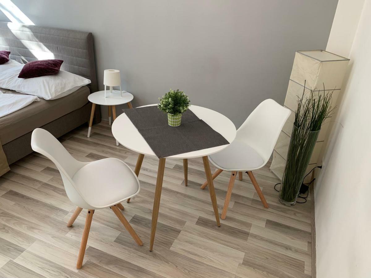 Schoenbrunn Apartment Wina Bagian luar foto
